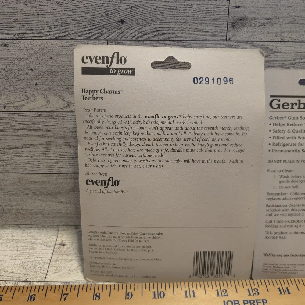 Lot of 4 Vintage Baby Items Rattle Bath Thermometer Bear‎ Play - Picture 11 of 13